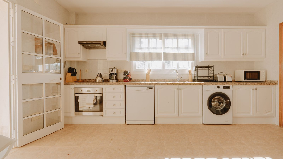 9876e8bb008c82c21ad10fbb874d2efa - 15