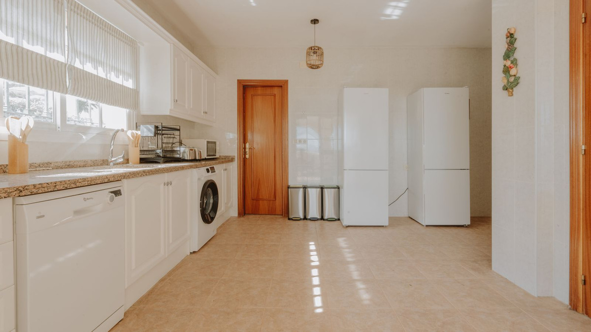 9876e8bb008c82c21ad10fbb874d2efa - 16