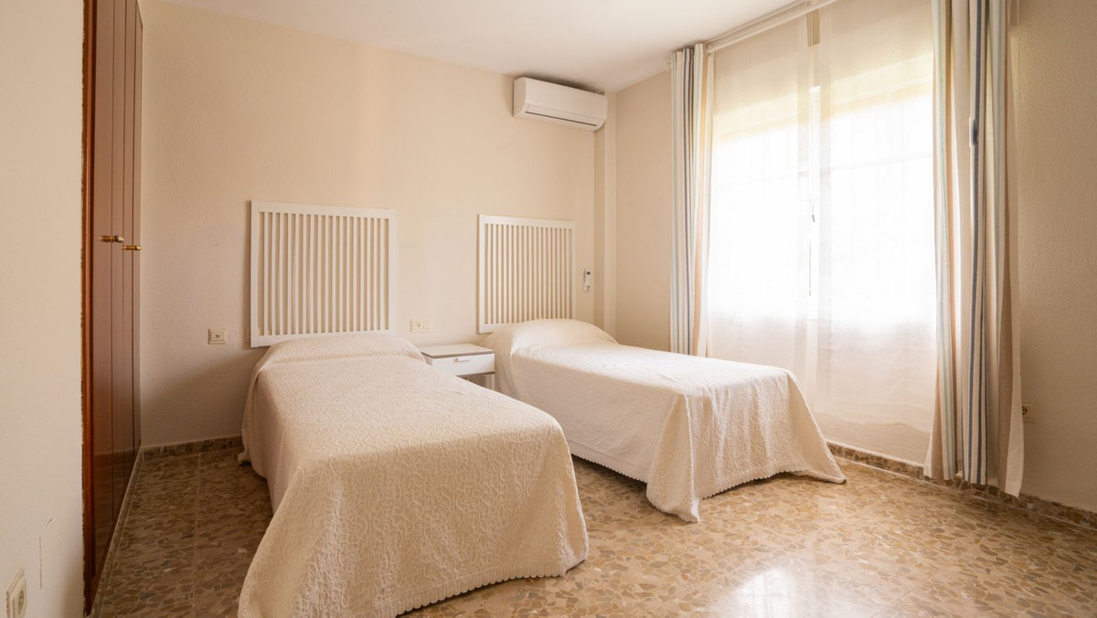 9876e8bb008c82c21ad10fbb874d2efa - 18