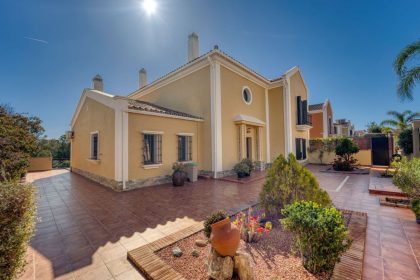 a5bd221a65f6323d89708ba7596fcf11 - 1