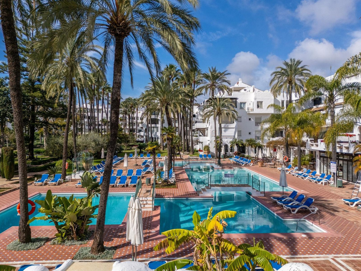 aa502f83d8896377343cbeea47b1bd38 - 1