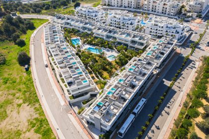 ac11cceb9af1155e90035bd9cfccdbf7 - 17