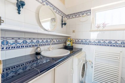 ad5b3f3f4d1d96d6bc94b7c28fb7de75 - 37