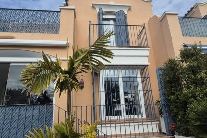 b242c9aa2e612498891f0ee9f0f82244 - 1