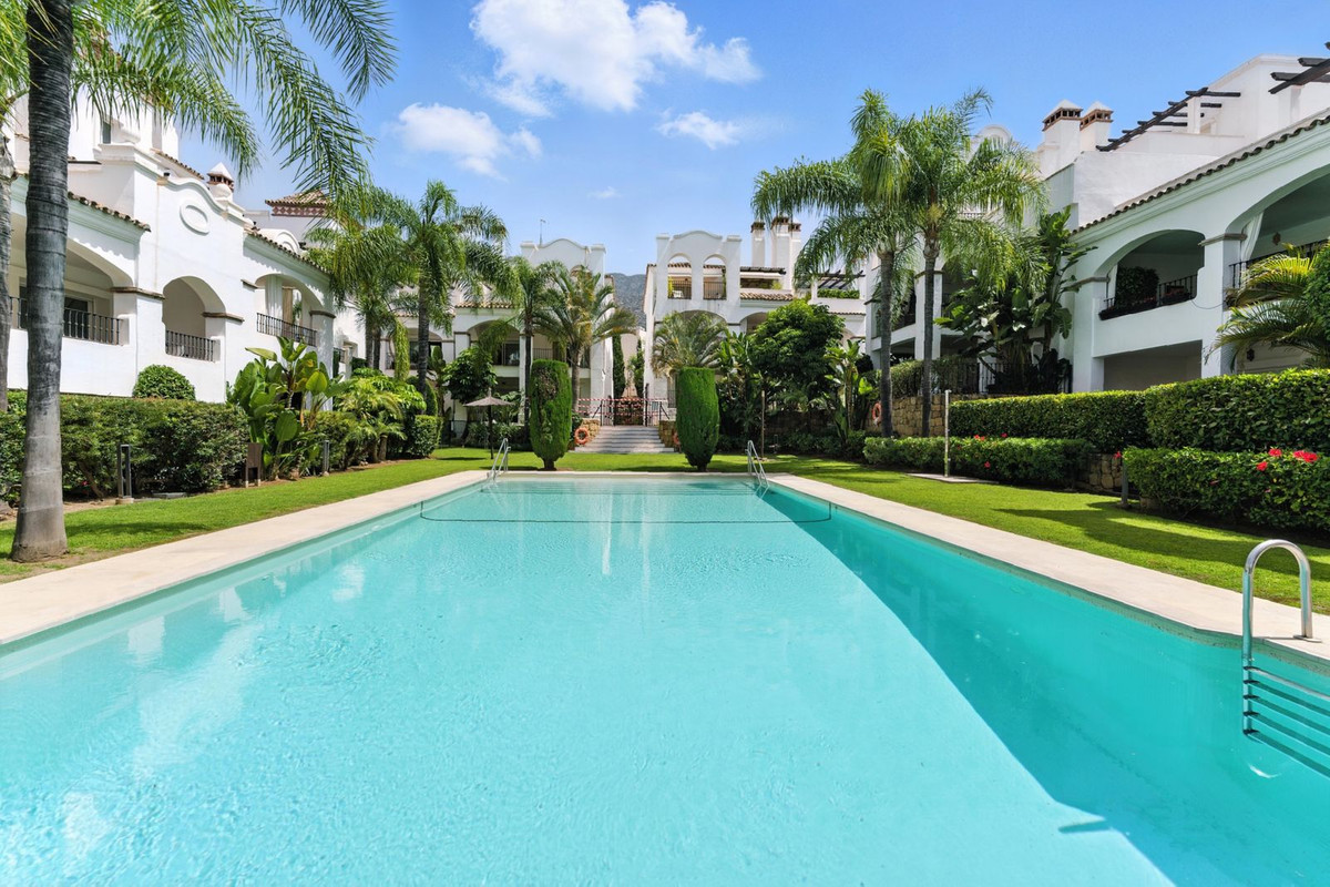 b7eeb3c6f245431aaecf34421f9b5758 - 1