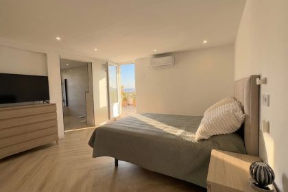 beee1da0f864048d9eb193d887a87370 - 10