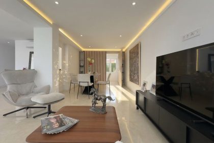 beee1da0f864048d9eb193d887a87370 - 12