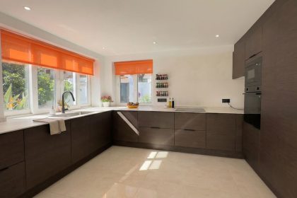 beee1da0f864048d9eb193d887a87370 - 13