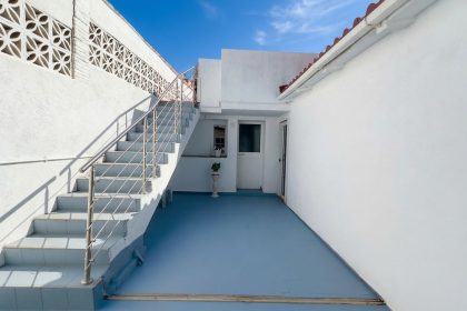 beee1da0f864048d9eb193d887a87370 - 24