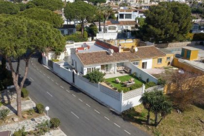 beee1da0f864048d9eb193d887a87370 - 30