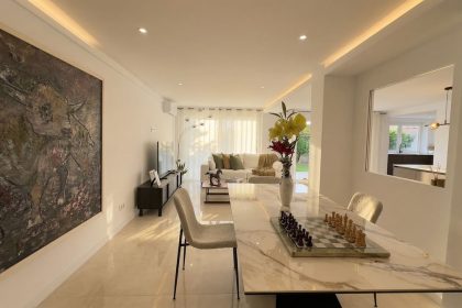 beee1da0f864048d9eb193d887a87370 - 9