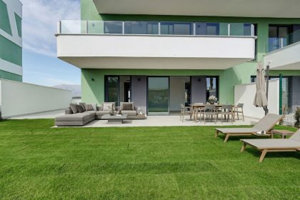 c689a8a4fb10ea02f38e89e012e51e22 - 14