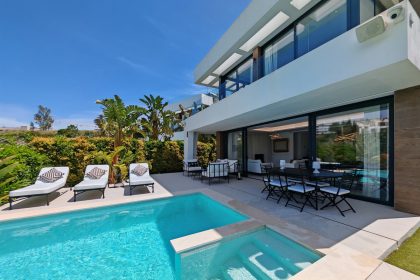 c9fea45e1b0eeb30e86872f6446d49c2 - 1