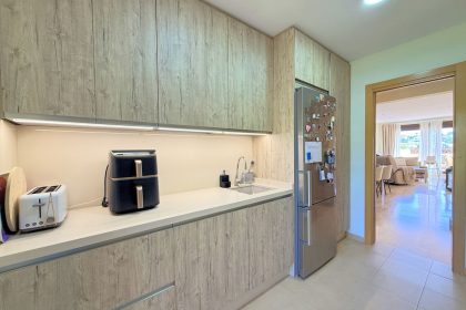 cb5f69da70c50cfcdc6dae31628ee349 - 11