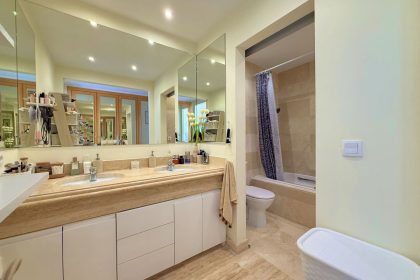 cb5f69da70c50cfcdc6dae31628ee349 - 19