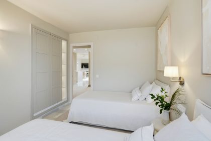 cf4edf9ebeb52fe6a05f4c69cc6189b6 - 23