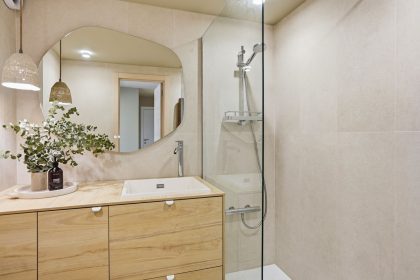 cf4edf9ebeb52fe6a05f4c69cc6189b6 - 24