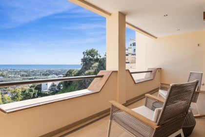 d02f1b320df7684e62c9cef06cba1790 - 12