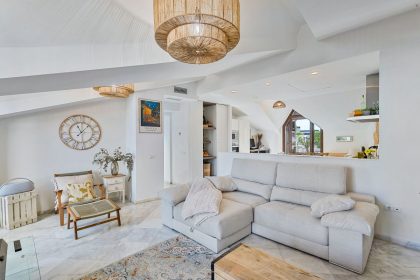 d7cdbe1dcf484bf6ca279385051e7120 - 10