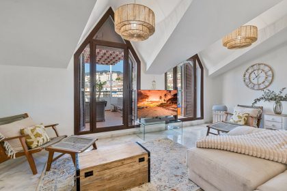 d7cdbe1dcf484bf6ca279385051e7120 - 11