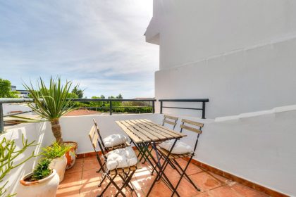 d7cdbe1dcf484bf6ca279385051e7120 - 12