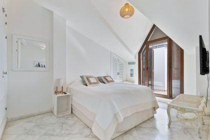 d7cdbe1dcf484bf6ca279385051e7120 - 13