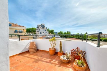 d7cdbe1dcf484bf6ca279385051e7120 - 15