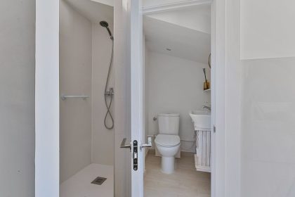 d7cdbe1dcf484bf6ca279385051e7120 - 19