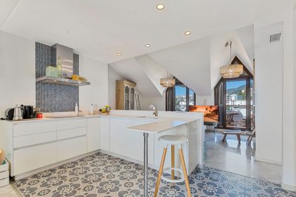 d7cdbe1dcf484bf6ca279385051e7120 - 2