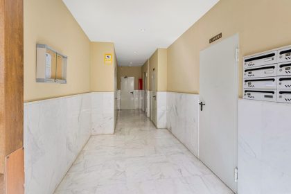 d7cdbe1dcf484bf6ca279385051e7120 - 32