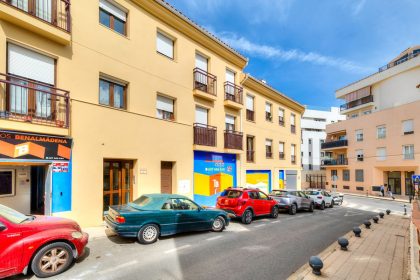 d7cdbe1dcf484bf6ca279385051e7120 - 33