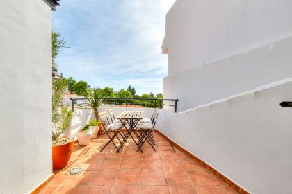 d7cdbe1dcf484bf6ca279385051e7120 - 8