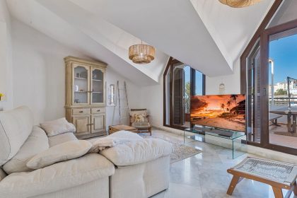 d7cdbe1dcf484bf6ca279385051e7120 - 9