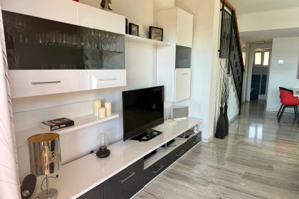 d81b6a14eb8a4ae12114a98a4e22bd12 - 12