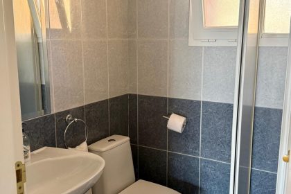 d81b6a14eb8a4ae12114a98a4e22bd12 - 23