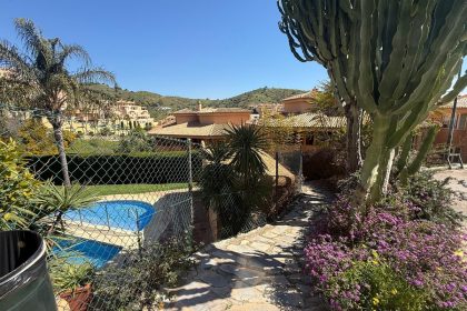 d81b6a14eb8a4ae12114a98a4e22bd12 - 29