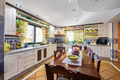 dbec1c5f3ebd11f950f32ca75c160053 - 12