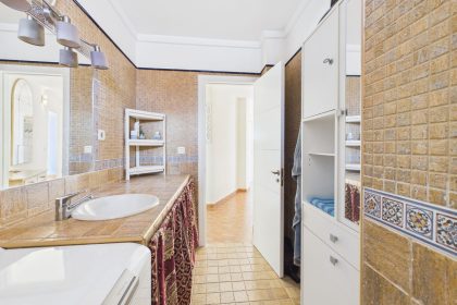 e9cdef14cd493e4ae78f38eaffc061ba - 13