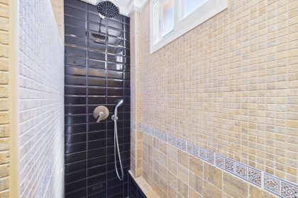 e9cdef14cd493e4ae78f38eaffc061ba - 16