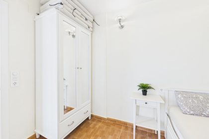 e9cdef14cd493e4ae78f38eaffc061ba - 8