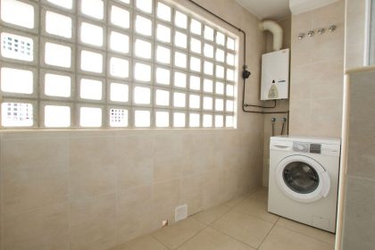 eb7bd264c80a4a805d5948b5a261708c - 9