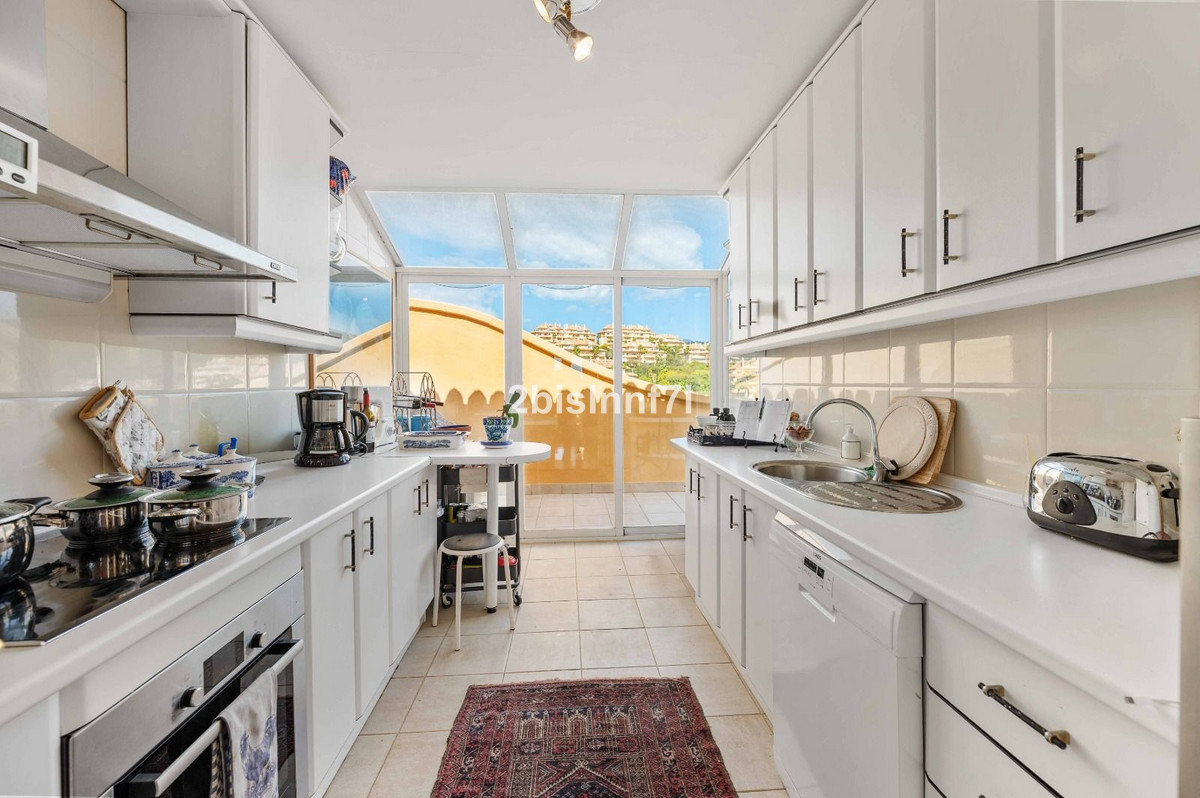 f015e3f7d1f59b643685a6ce073c9ef7 - 26