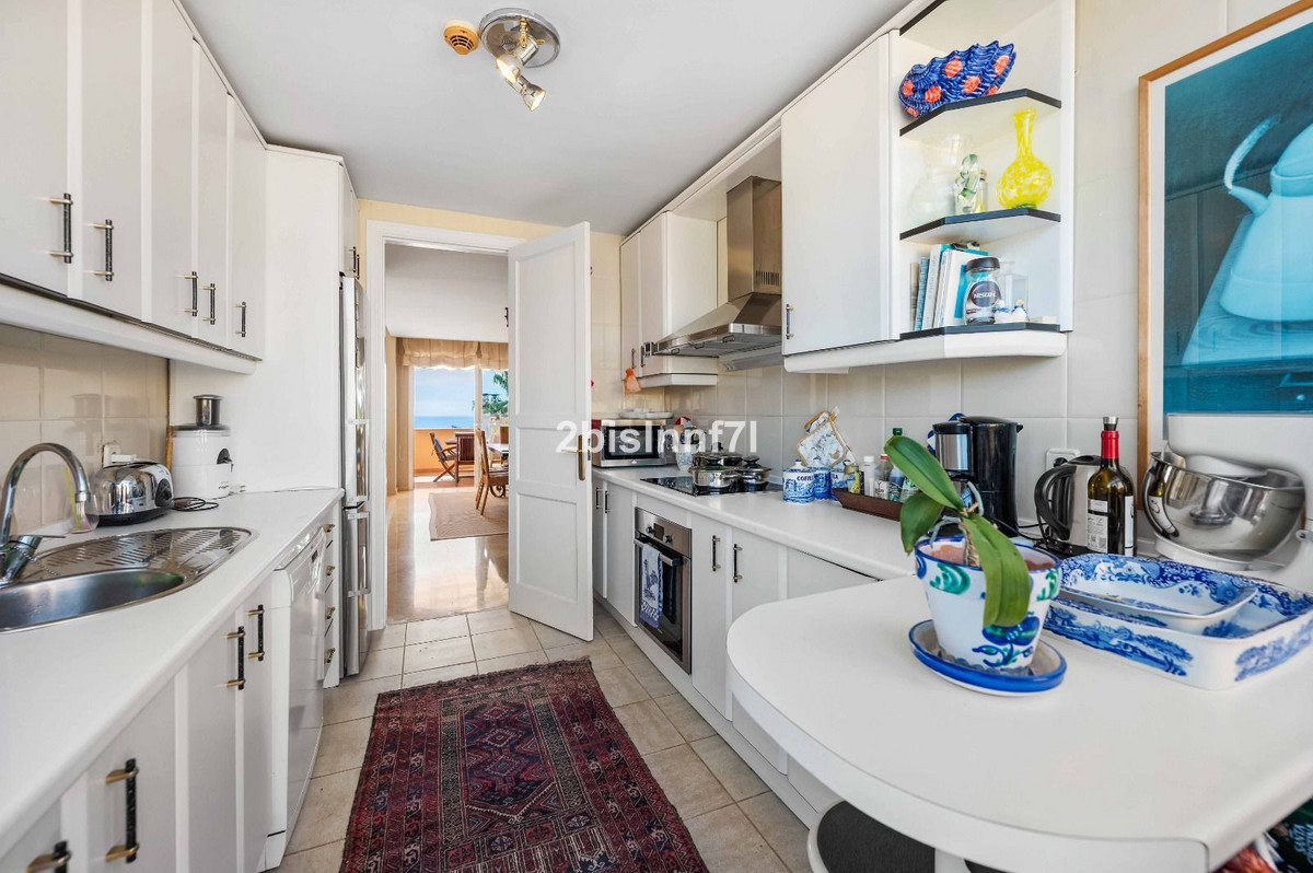 f015e3f7d1f59b643685a6ce073c9ef7 - 27