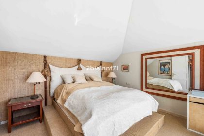 f015e3f7d1f59b643685a6ce073c9ef7 - 32