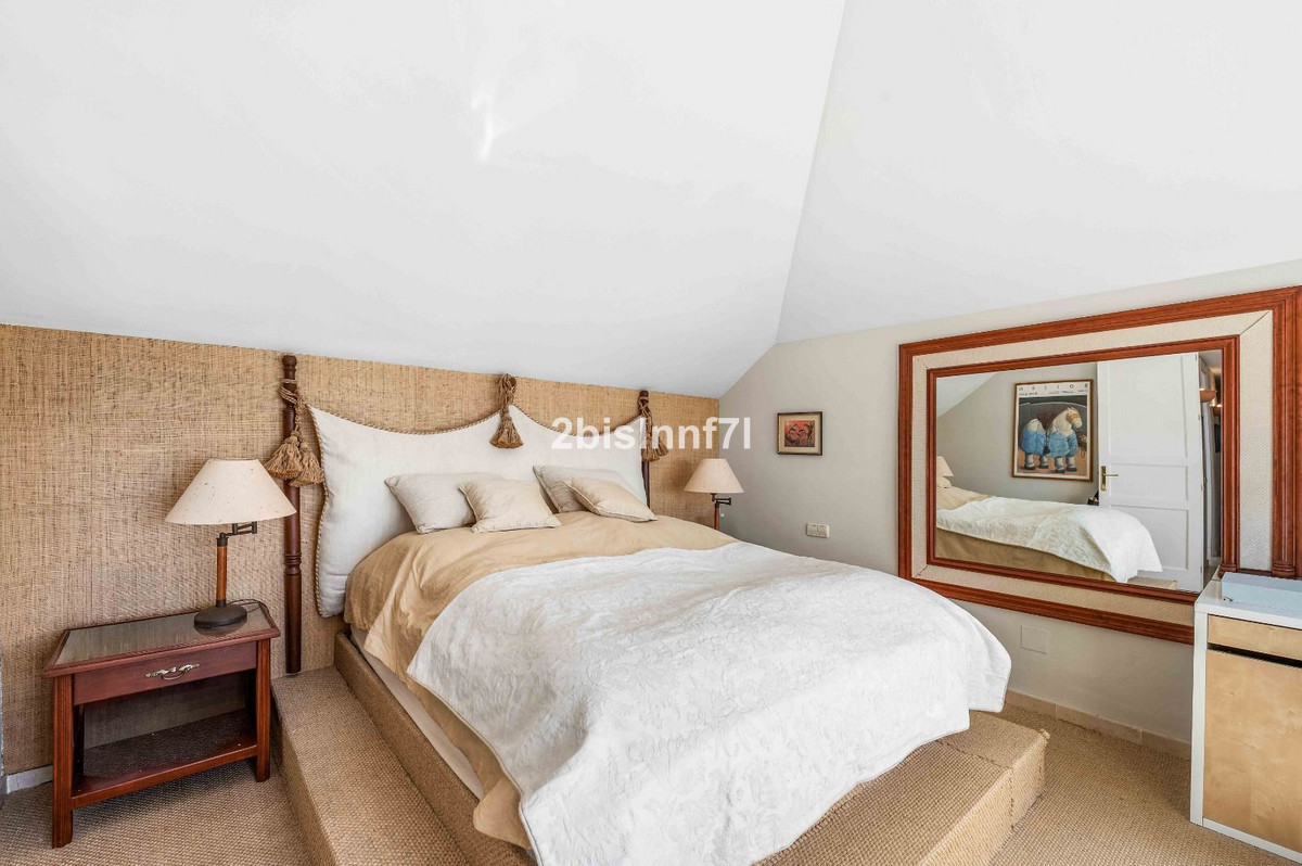 f015e3f7d1f59b643685a6ce073c9ef7 - 32