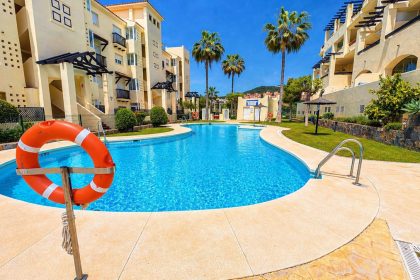 f3fd54bd6327164304270e7e5c1c8b06 - 24