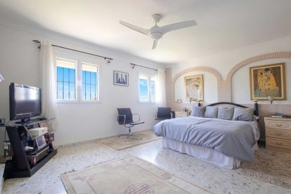 fd921fb12f5d2159fffb3ddb60d82394 - 10