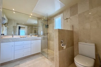 38cfdbe11ea1d7bd0580458402ccb943 - 12