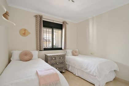 4403d8a2ac5dacbbbeda8c0ede725349 - 19