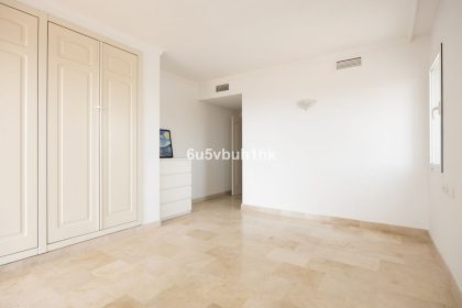 95b199ea83643859fae29515935d9780 - 18